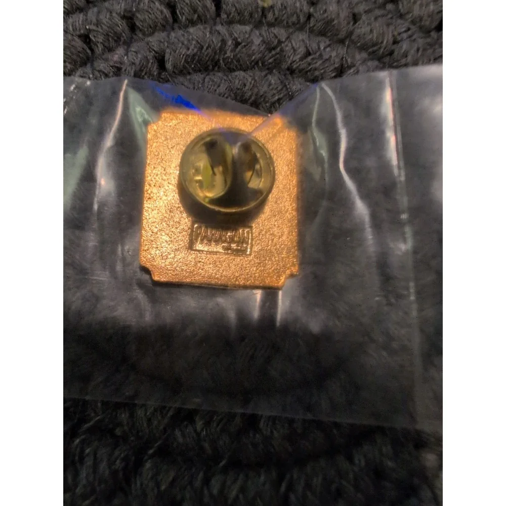 Hogs Breath Saloon Key West Bar Mascot Travel Souvenir‎ Lapel PIN 7/8